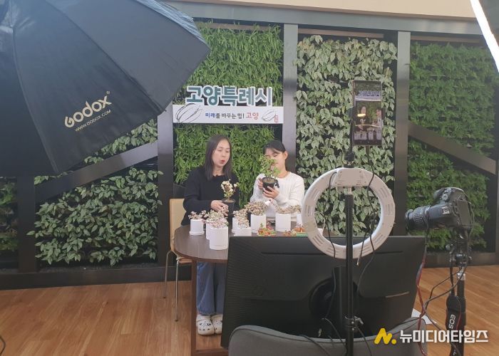 쇼호스트와 함께 진행한 실전 라이브 커머스 방송