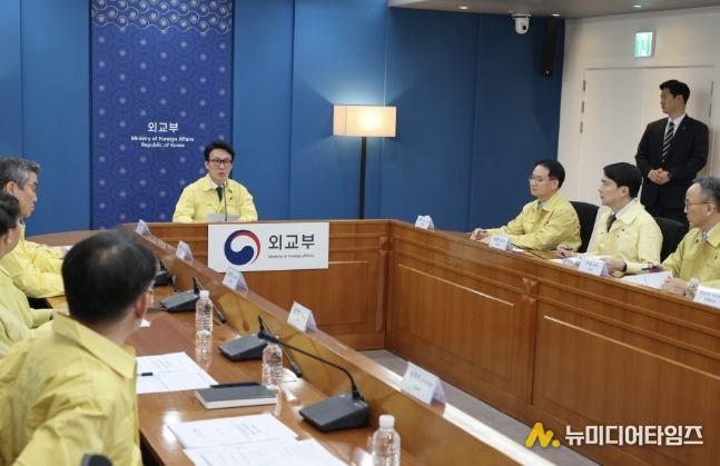 김민석 국무총리가 9일 세종대로 정부서울청사에서 열린 재외국민 보호 점검회의를 주재하고 있다.(국무조정실)