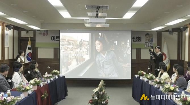 어르신 AI 추억 영상 발표회 사진