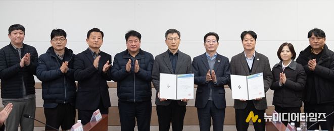 인천시설공단(이사장 김재보)은 안전보건공단의 「2025년 위험성 평가 우수사업장 인정제도」에서 공단이 관리하는 ‘송림체육관’과 ‘어린이과학관’이 위험성 평가 우수사업장 ‘재인정’을 획득했다.