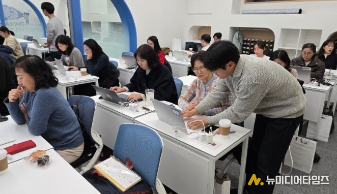 디지털 기반 교육혁신을 위한 ‘가르침에서 돋움으로’ 연수