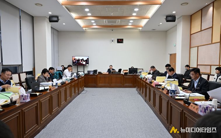완주군의회 예결특위, 2026년도 예산안 본격 심의