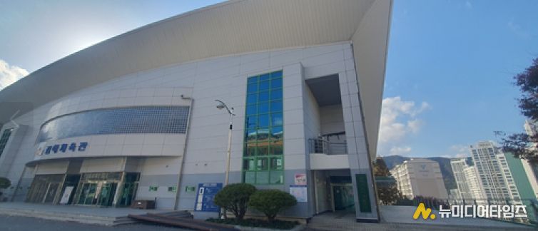 김해시종합운동장 전경