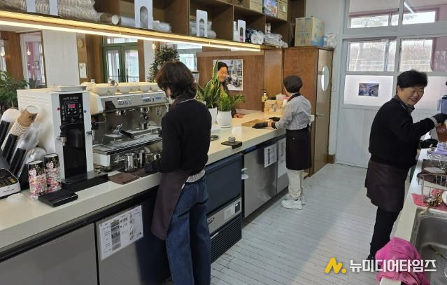 카페 가재미38 운영 모습