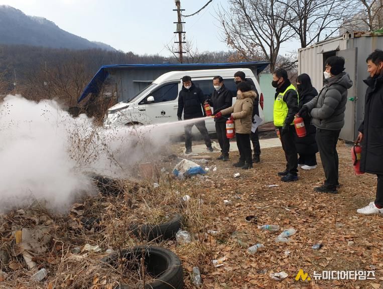 지난해 1월 구청 및 동주민센터 직원을 대상으로 진행한 구룡마을 화재 예방 훈련