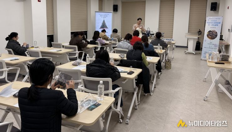 제천복지재단,「복희씨의 문화살롱」코드공예 실시