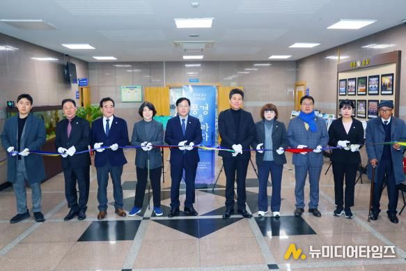 인천광역시 중구의회, 큰우물장애인자립생활센터 렌즈로 중구 사진 전시회 축하