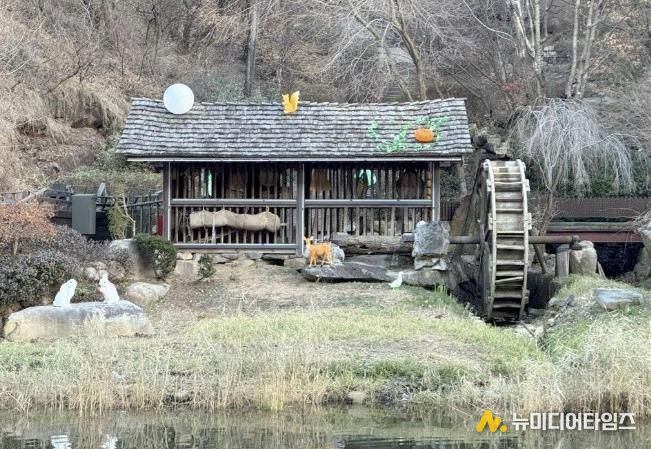 홍제천 너와집 (낮 경관)