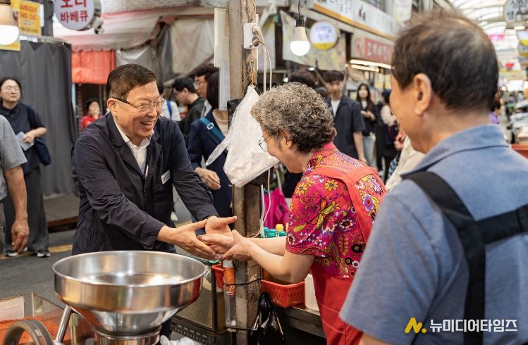 김경호 광진구청장 전통시장 방문 모습