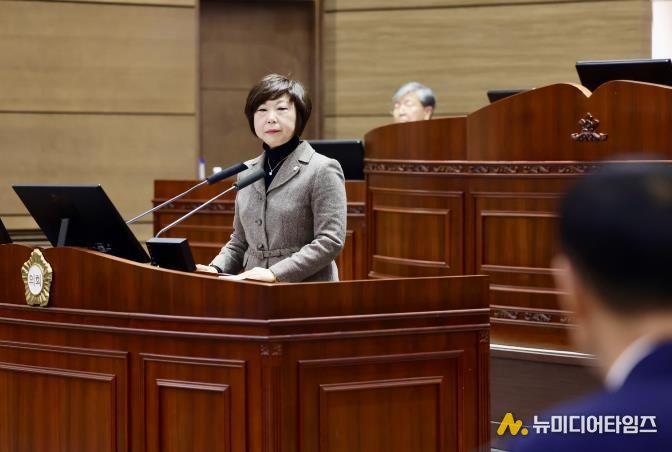천안시의회 김길자 의원, 시정질문 통해 시장 궐위 속 천안시민프로축구단 단장 신규 임명 강행 ‘질타’