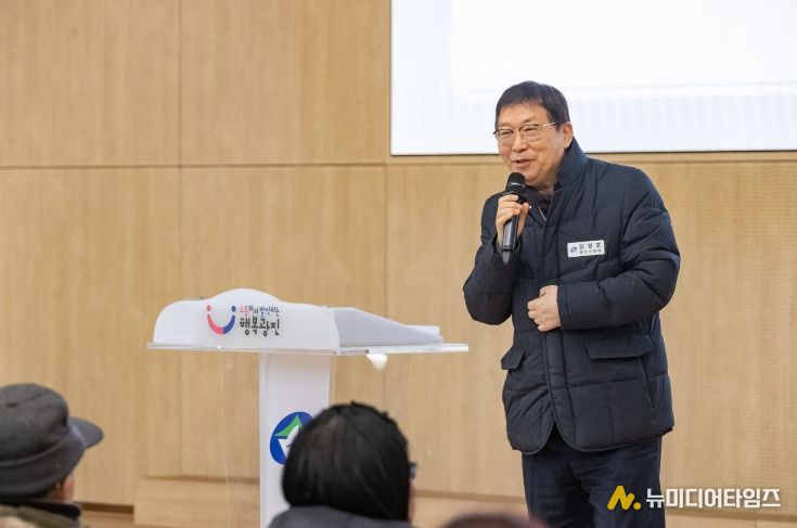 김경호 광진구청장(공공일자리사업 참여자 교육에서 인사말씀 중인 모습)