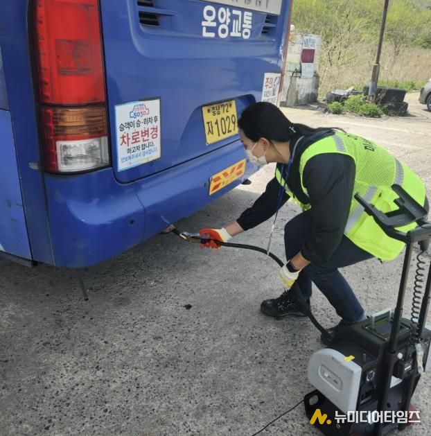 대기오염 불법배출 감시원들의 점검 활동 사진