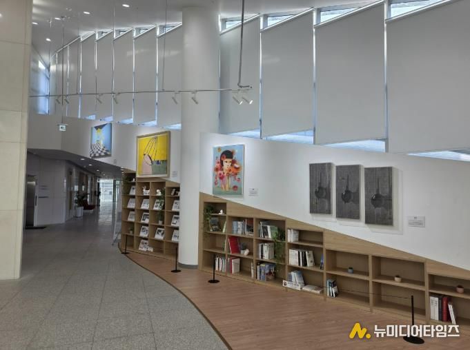 도서관 내 양평군립미술관 소장 작품 전시