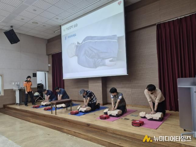 지난해 진행한 심폐소생술 교육 현장 사진