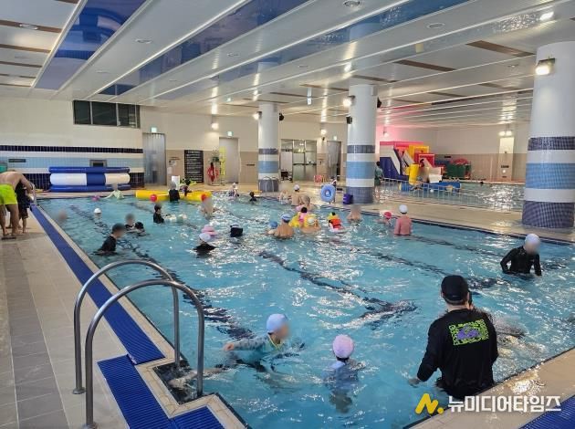 파주시, 2026년 첫 번째 스포츠센터 가족 물놀이장 성황리에 운영 종료