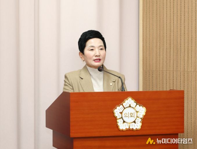 이기애 의원이 「아산시 침수 방지지설 설치 및 지원에 관한 조례 일부개정조례안」을 발의하고, 취지를 설명하고 있다.