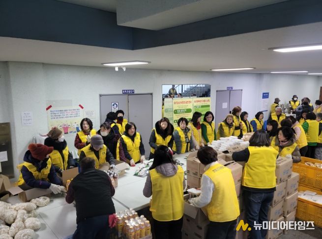 설명절 재가노인 식사배달 지원 대상자 떡 나누기