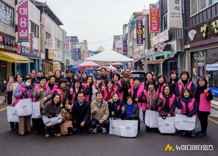 증평군, 명절 앞두고 장뜰시장 장보기