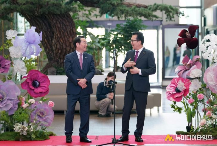 유시장 11일 구청 환대 속 연두방문…