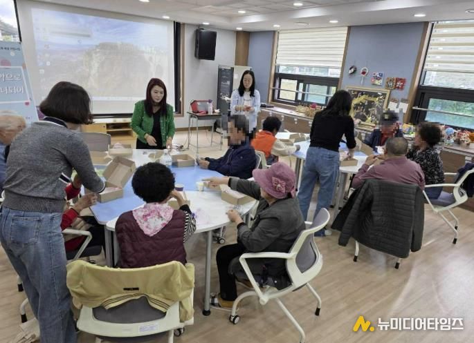 괴산군보건소 치매안심센터, 경증치매환자 인지기능 회복 돕는 ‘기억올림’ 대상자 모집