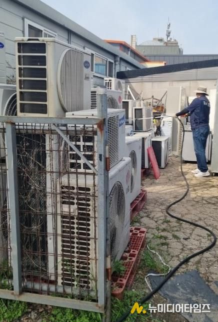 충주시, 모기 유충 단계부터 잡는다…봄철 선제 방역 강화