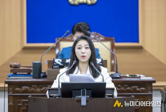 강북구의회 제289회 임시회 제2차 본회의에서 정초립 의원이 보훈정책 혁신을 주제로 자유발언을 하고 있다.