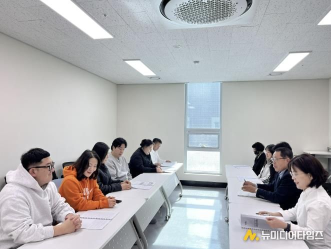 예산 1100년 기념관 수영장 직원 안전·친절교육 실시 모습