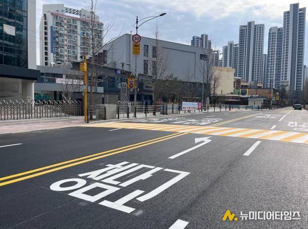 '청담고' 노면표시