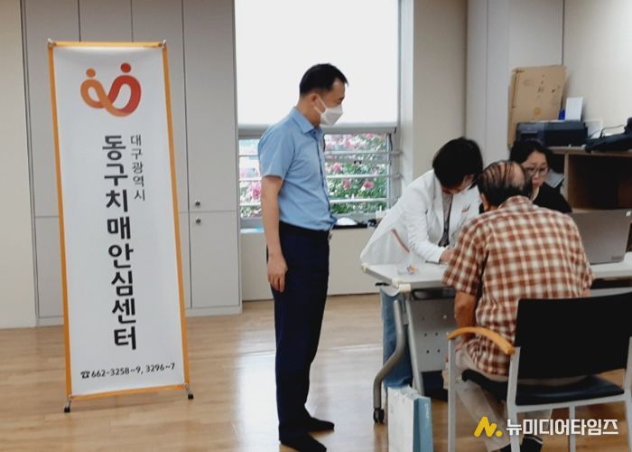 대구 동구보건소는 동 행정복지센터에 방문해 치매를 조기에 검진하는 ‘찾아가는 치매조기검진’을 3월부터 7월까지 시행한다. 작년도 찾아가는 치매검진 사진