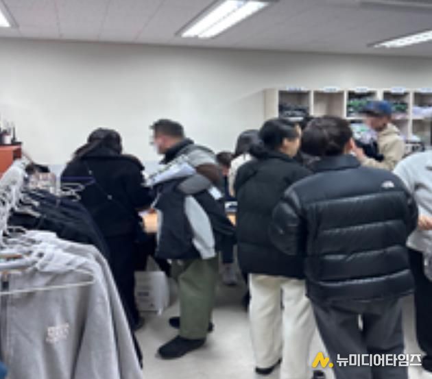 파주교육지원청, 2026년 파주교육지원청 교복은행 활기 속 운영 시작