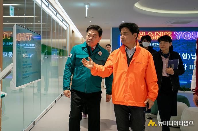 봄맞이 안전순찰 서울디지털 동행 플라자 방문한 이필형 동대문구청장