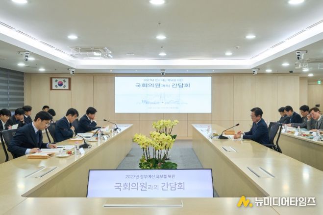 천안시는 6일 시청 중회의실에서 2027년 정부예산 확보를 위한 국회의원 간담회를 개최했다.