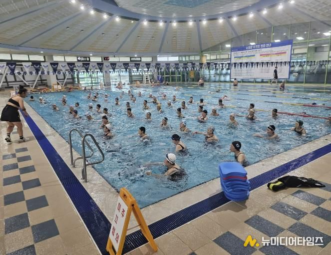 충주시, ‘어르신 수중운동교실(1기)’ 참여자 선착순 모집