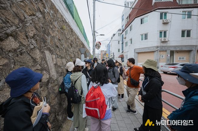 2025년 서울역사문화답사에 참여한 시민들의 모습