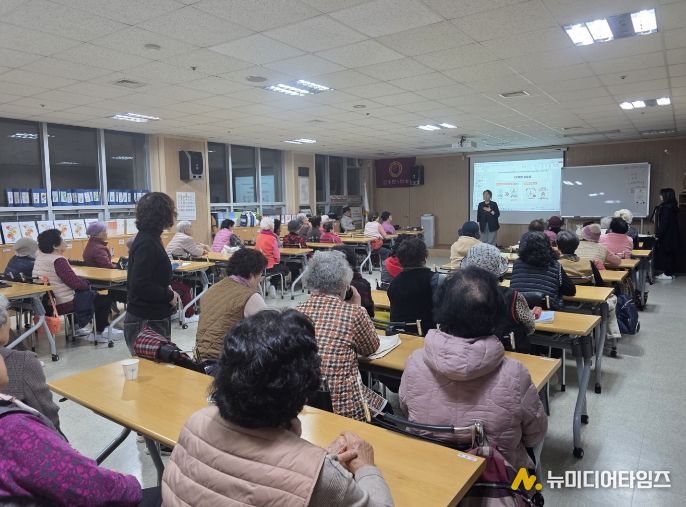 1. 천안시가 ‘찾아가는 안전취약계층 안전교육’을 진행하고 있다.