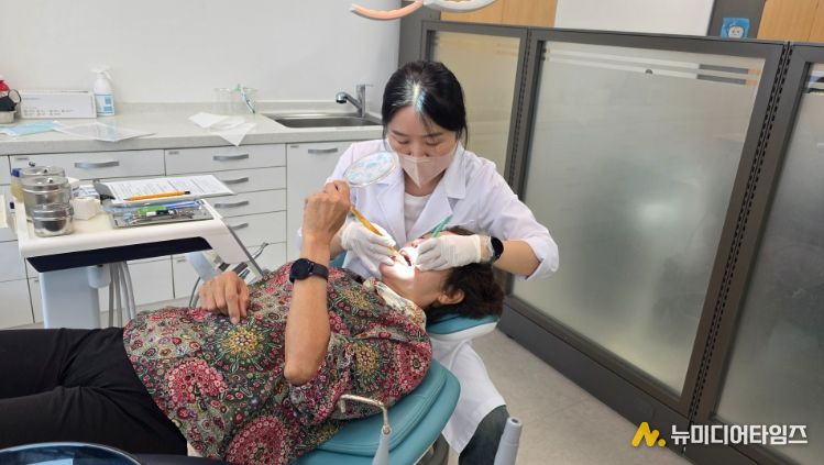 맞춤형 구강관리 교육까지 1:1 맞춤형 잇몸 케어 실시