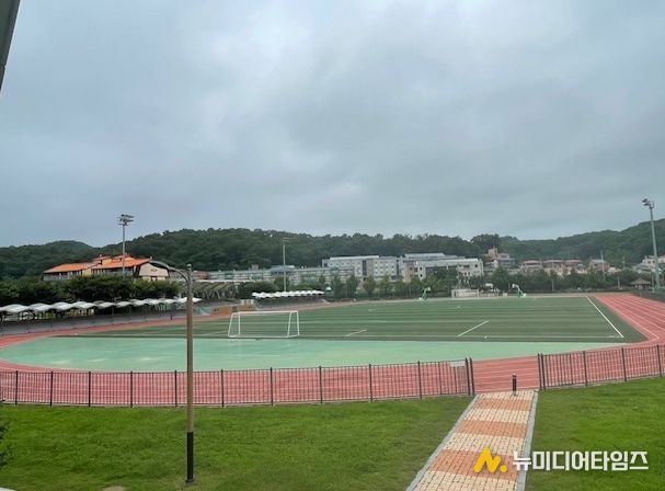 강화군, 2만㎡ 규모 축구장 인조잔디 전면 교체