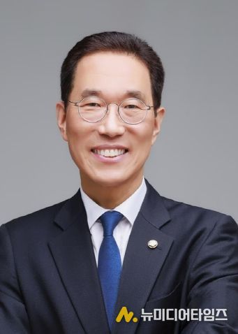 더불어민주당 김주영 국회의원(경기 김포시갑, 국회 기후에너지환경노동위원회 간사)