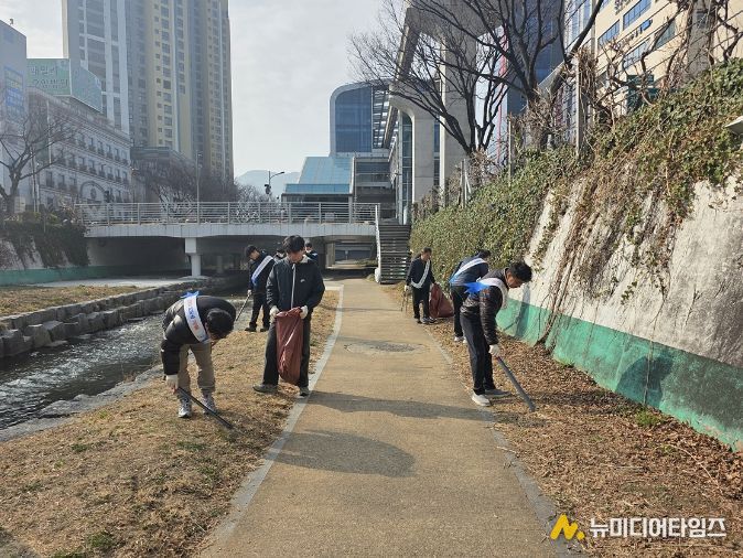 『세계 물의 날』맞이 범어천 일대 하천 정화활동