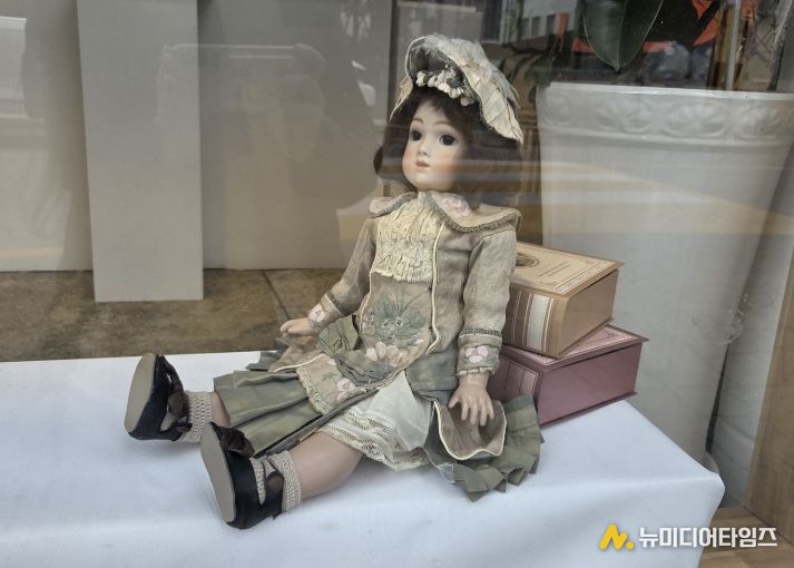 김미영 - france classic doll, 15x50cm, ceramic,2020