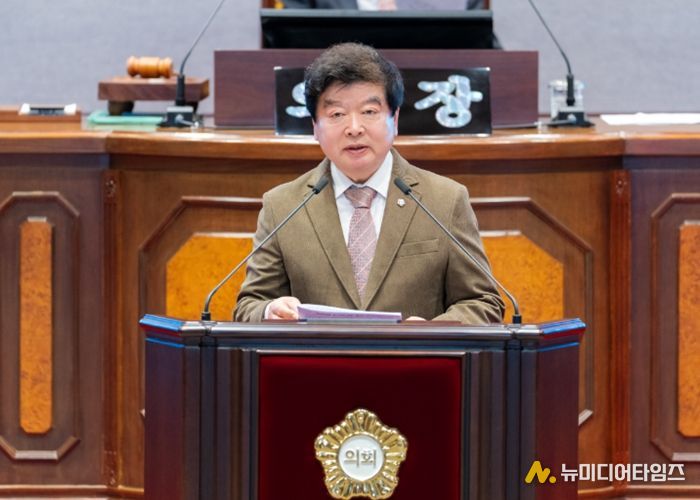 강남구의회 이동호 의원이 제333회 임시회 본회의에서 발언하고 있다.