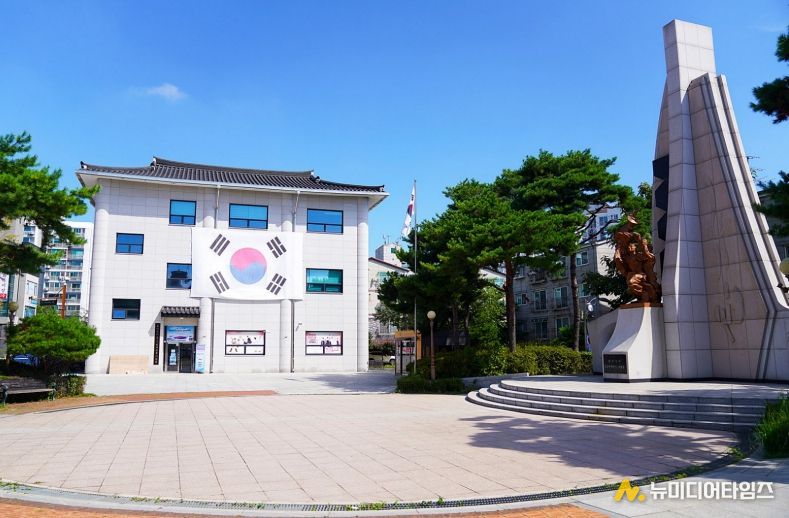 3·1만세운동 역사문화센터 및 황어광장 기념탑