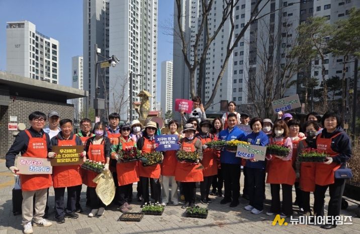 철산4동, 주민과 함께하는 마을 꽃 심기