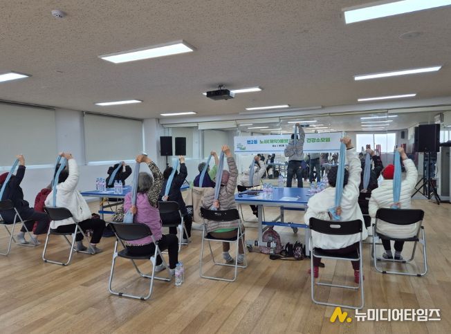강북구 어르신 노쇠 예방 건강 소모임이 진행되고 있다.