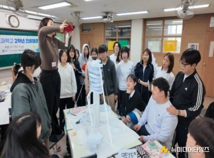 수원정보과학고에서 진로캠프를 운영하고 있다.