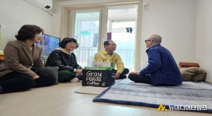 부산 사상구, 돌봄통합지원법 시행 첫날...구청장 직접 현장방문 나서