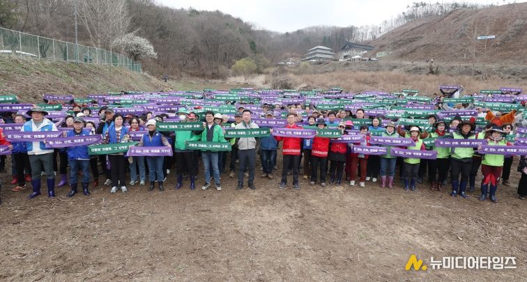 청주시, 식목일 맞아 1만4,700본 식재… 탄소중립 실천