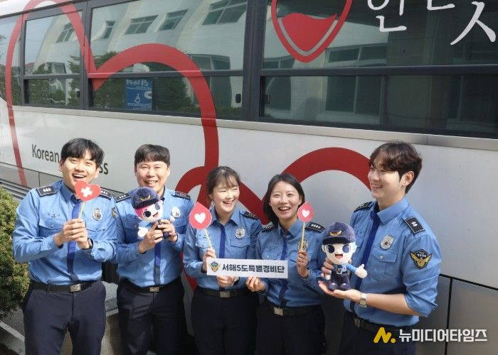 창단 기념 헌혈에 참여한 서특단 소속 해양경찰들