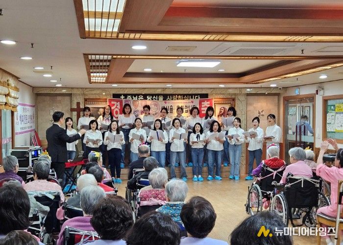 안양시 동안구여성합창단, 해피전문요양원에서 ‘찾아가는 음악회’ 개최