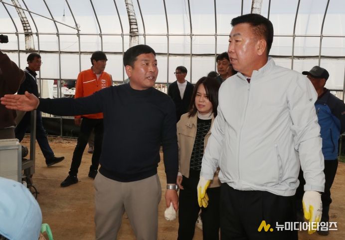 이범석 청주시장, 영농철 맞아 공동육묘장 현장 방문